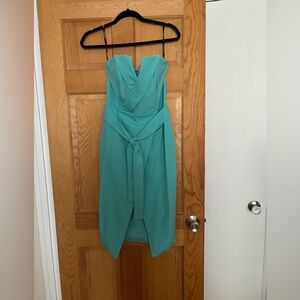 Lavish Alice size 6 teal dress with slit